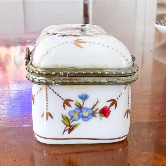 Porcelanas LF Vintage Trinket Box Victorian Porcelain Cameo Enamel Metal Flowers - Picture 4 of 12